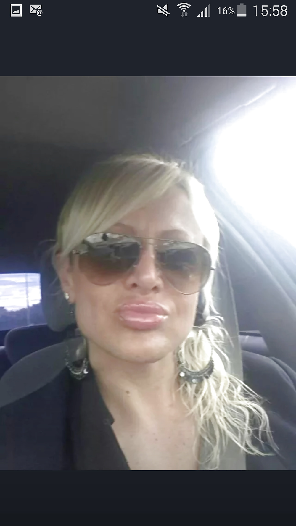 Moment coquin pour un beau garçon pas passif qui bande pour une fille indécente